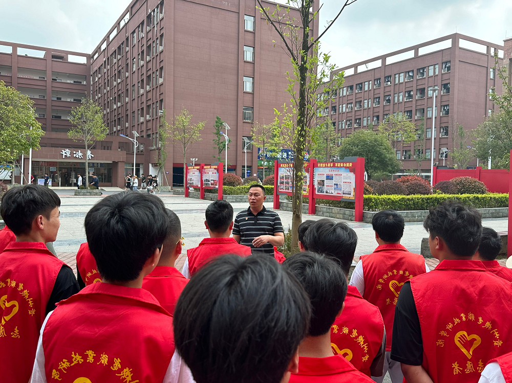 学生工作部组织开展“平安校园共创建 预防火灾我先行”公益劳动